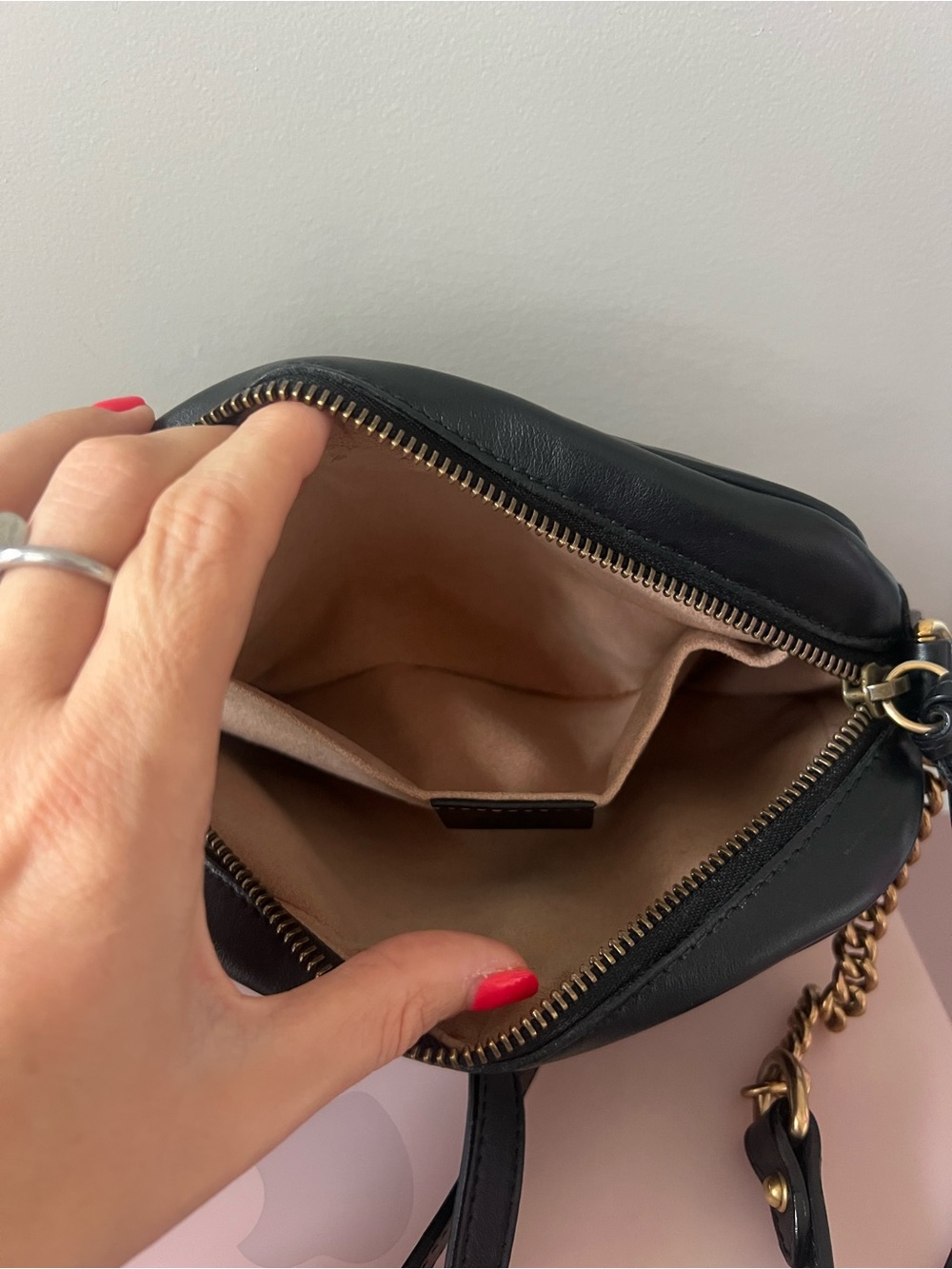 Gucci Marmont Small Camera Bag - Picture 8 of 11